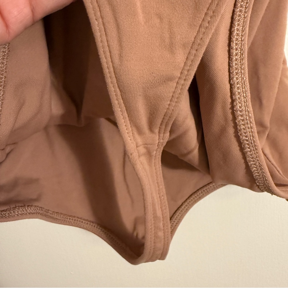 Babaton by Aritzia One Piece Tan Bodysuit Womens Large - Picture 3 of 8